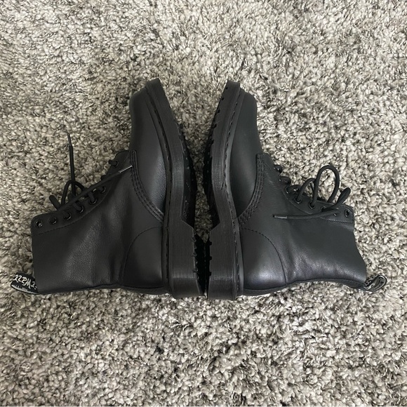 Dr. Martens 1460 Size 6 High Top Leather Boot - Picture 4 of 6